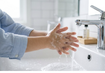 開學季腸病毒警報！疾管署公布首兩例重症，呼籲落實手部衛生與重症前兆監測